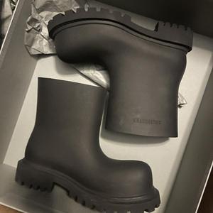 Balenci Boots