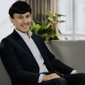 BU DUNYOGA MEHMONMIZ, DO‘STLAR