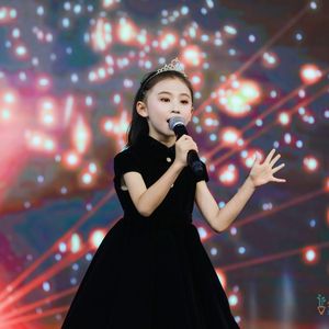 繁星璀璨的天空 - 花花（童声版）