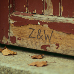 剥落朱漆里的你我