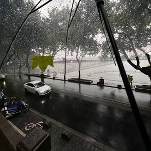 不知何人浅唱弄弦 我彷徨不可前