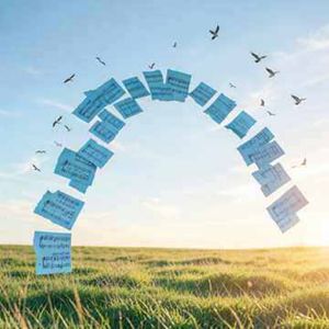 湛蓝的天空像空白的纸