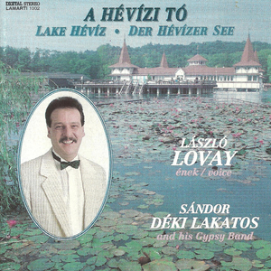 Jázminbokor kihajlik az utcára