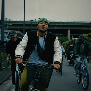 Viens on ride ensemble