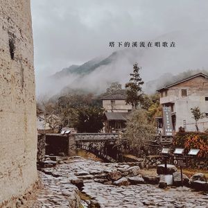 塔下的溪流在唱歌垚 伴奏