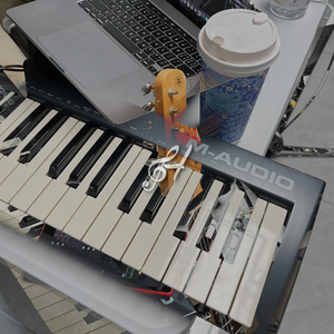 轻乳茶洒在了降E上 伴奏