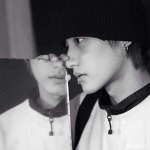 闪现撞墙.-万有引力- 全民K歌，KTV交友社区