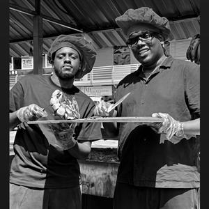 MWACHE APIKE (feat. Mwirigi)