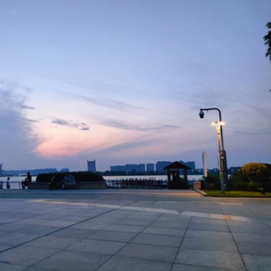 跳起来