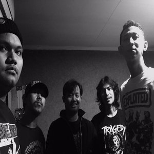 Tipu Daya Eksotik Anjing Politik