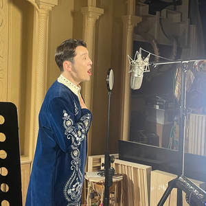 敞开了心怀歌唱吧