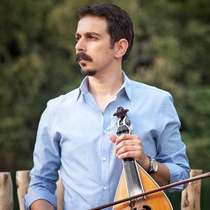 Opoios ston kosmo eniose