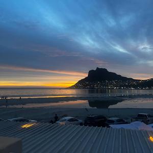 5 Star island (feat. ParkerRomani)