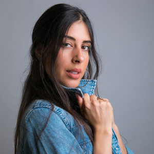 Kiss Kiss / הנשיקה