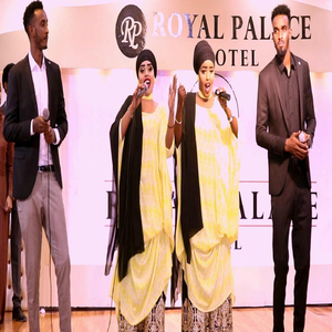 Saaxibayaalow Soo Dhowaada (feat. Xariir, Nadiira Nayruus & Shaadiyo Sharaf)