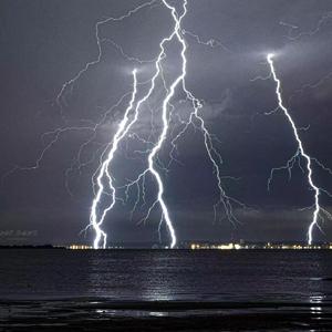 暴雨(Remix)-伴奏