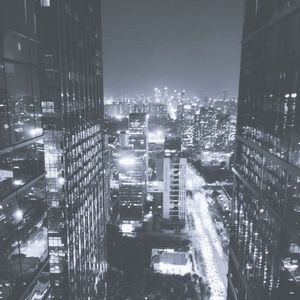 “ 这熙攘的城市，与我无关 ”