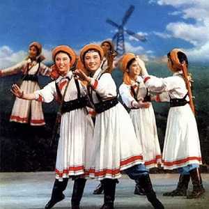 《草原女民兵》