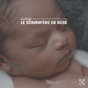 Les filles et les garçons sortent pour jouer à la comptine