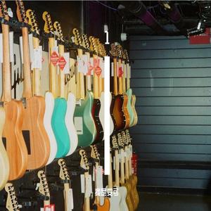 她晚饭后只说她困了