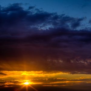 Упало яблоко