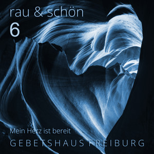 Mit erhobenen Händen