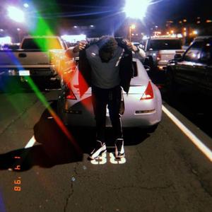 Hold up (feat. Lil Trav)