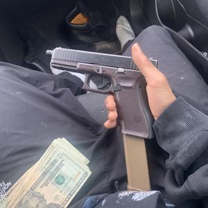 pistols (feat. Fen6tal)