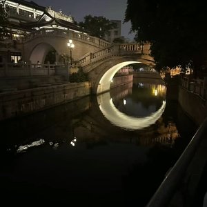 爱很廉价周围都是