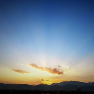 勇敢往前走 伴奏