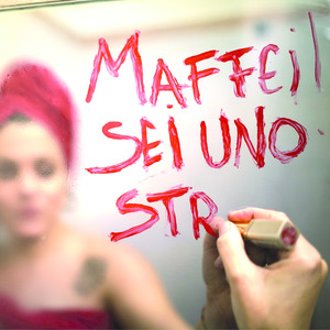 Tua madre lo sa che sei nuda su Facebook?!