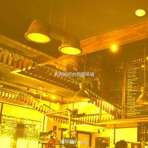 柔和的吧台时刻