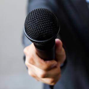 Všichni všechno ví