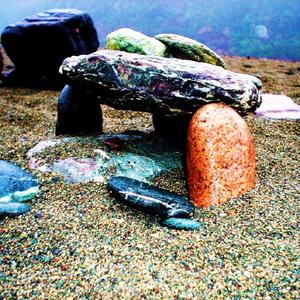 The Stones Don't Throw Themselves