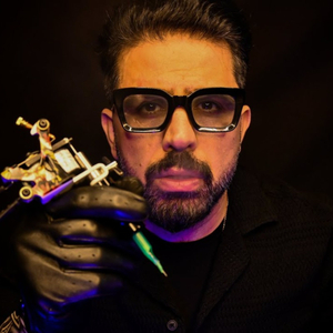 Dövme yapımı [dövme makinesi sesleri]