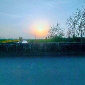 在日落公路把青春唱旧