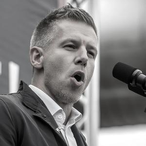 Nem jobb. Nem bal. Csak Magyar!