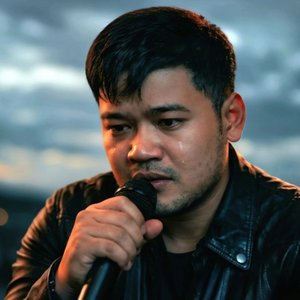 យើងមិនគួរស្គាល់គ្នាតាំងពីដំបូង