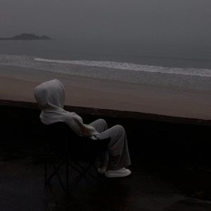 在夜里发呆的一百种姿势