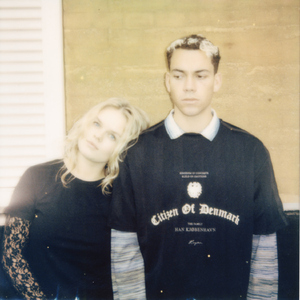 Urørlig (feat. Karoline Mousing)