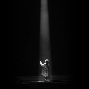 角落里的聚光灯