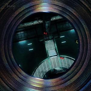 过于冷漠而又过于敏感