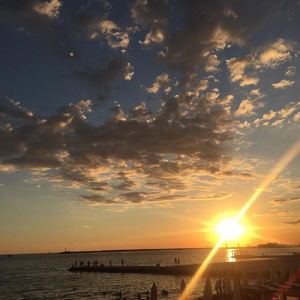 听悲伤的情歌看离别的戏