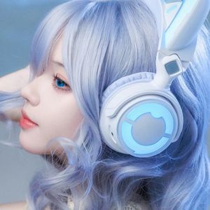 干洗店外挂满衣衫