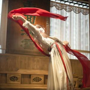 红是心上朱砂痣.白是窗前明月光（翻自 黄诗扶）