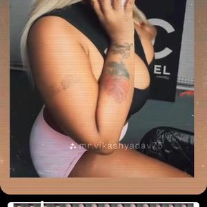 Let me seee (feat. Queen d)