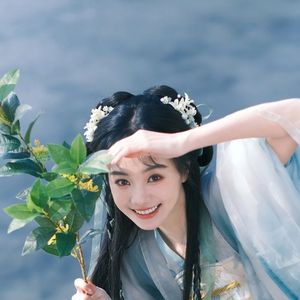 篮球场上的少年