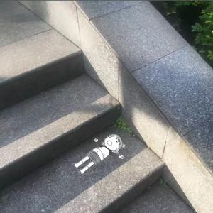 我们相拥此刻，我们拥抱此刻