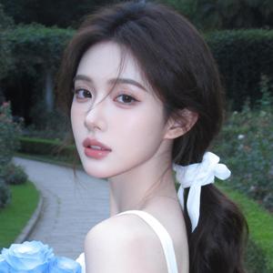 行走在冬夜的冷风中