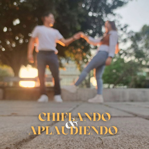 Chiflando y Aplaudiendo